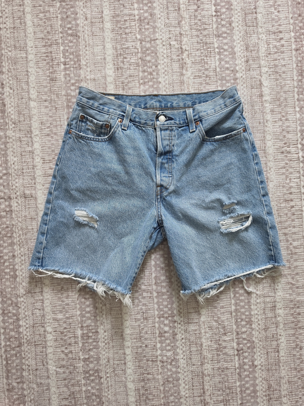 Levi's 501 Distressed Denim Mom Bermuda Shorts Light Wash - Size 29